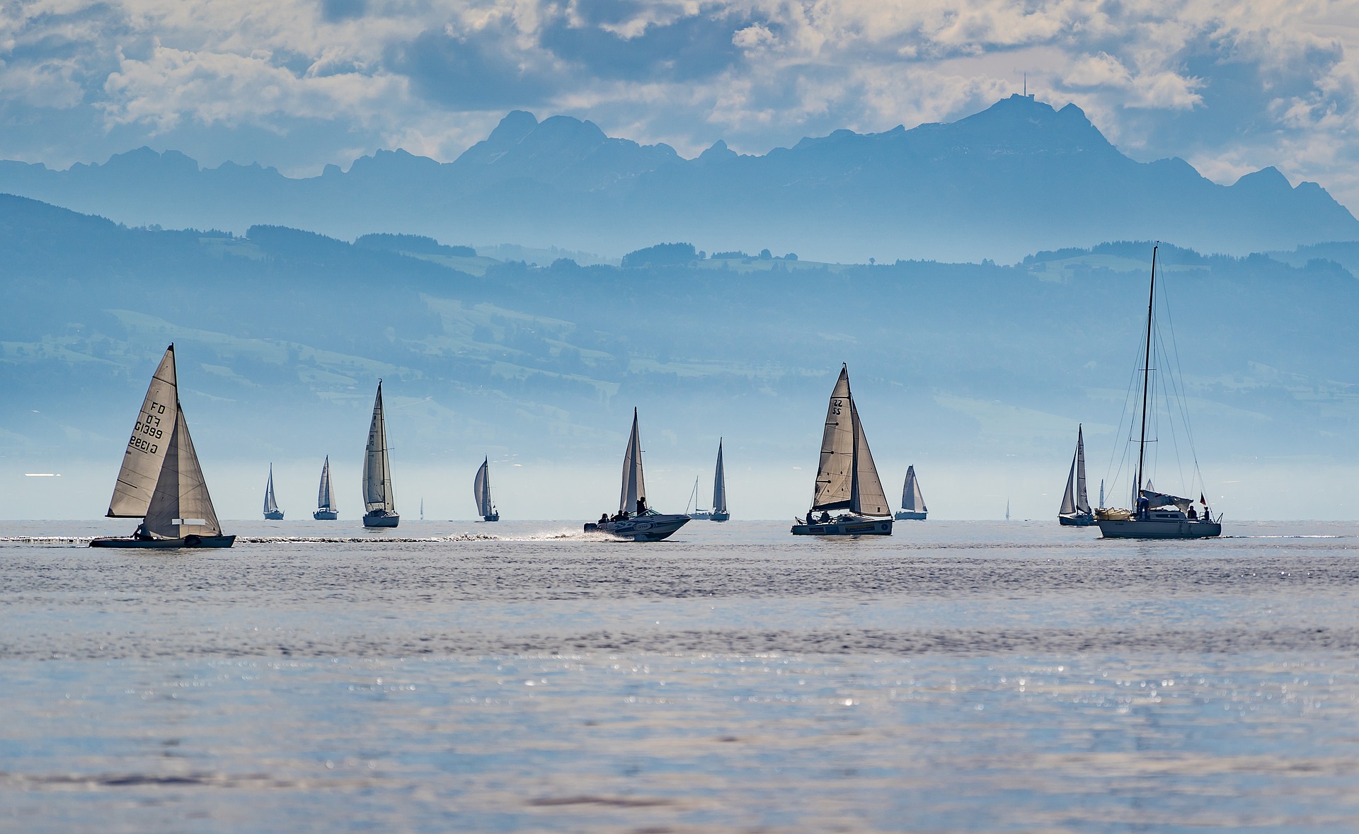sailboats-g807452c69_1920